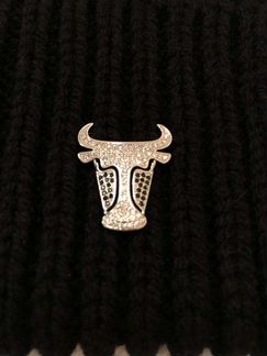 Символ 2021 года - белый, металлический бык