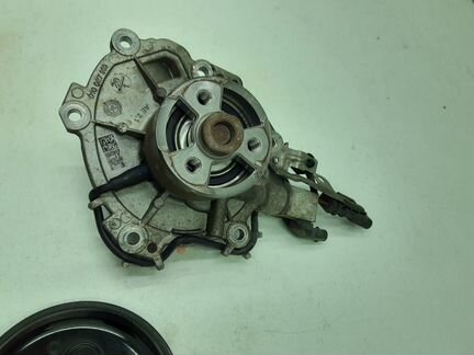 Помпа Range Rover Эвок 2.0 дизель с авто 17 года