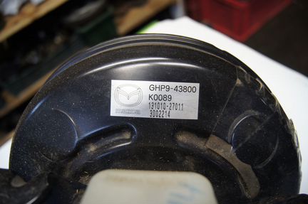 Вакуумный усилитель в сборе на мазда 6 gj