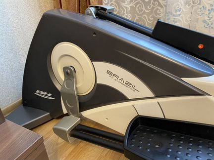 Эллиптический тренажер BH Fitness Brazil Plus Prog