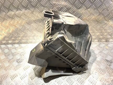 Корпус воздушного фильтра Audi A4 B7 2.0 2005