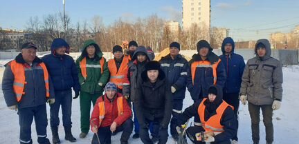 Разнорабочие.уборка снега