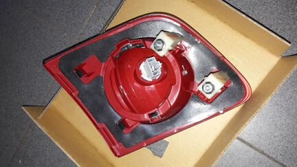 Фонарь в крышку правый mazda 3 BK седан красный