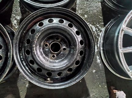 Диски бу оригинал R15 N на Hundai Kia