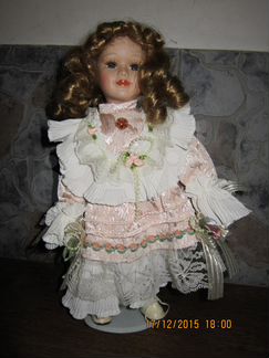 Фарфоровая кукла