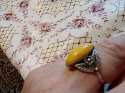 Перстень серебро янтарь-желток винтаж