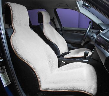 Белая накидка из овечьей шерсти на Вольво