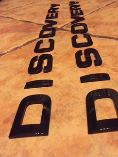 Буквы(слово) на капот от Discovery 5 (б/у)