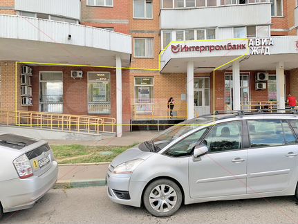 70 м² / от метро 120 метров, есть кассовый узел