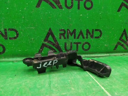 Кронштейн форсунки омывателя правый Jeep Grand