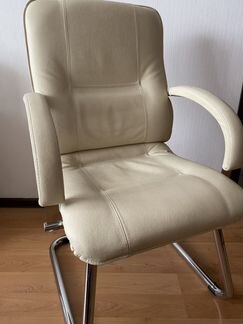 Кожаное кресло