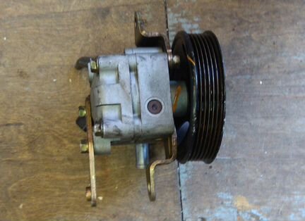 Насос гур Nissan Primera p12 qr20de