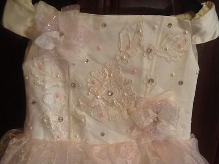 Платье праздничное.Новое