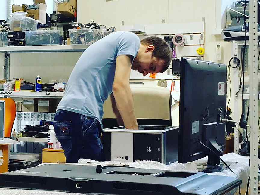 Электромонтер. Днс казань. Электромонтажник холодильного оборудования. Наладчик промышленного оборудования. Работа техника казань.