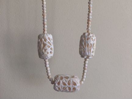 Бусы с резьбой