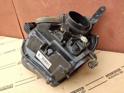 Фара Nissan Juke правая ксенон оригинал