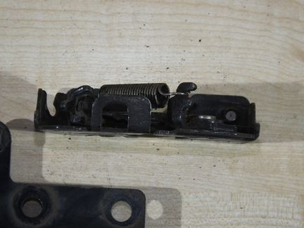 Замок капота левый на Infiniti G25;G35;G37