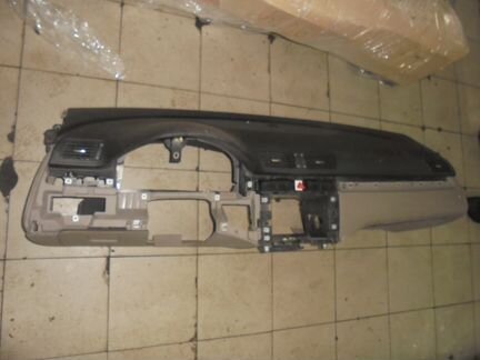 Панель торпеда Фольксваген Пассат Б6. Коричневая