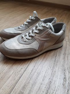 Кросовки бежевые р.40