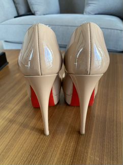 Christian louboutin лодочки бежевые