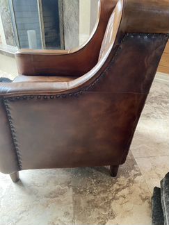 Кожанное кресло
