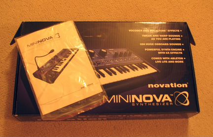 Novation Mininova с сумкой