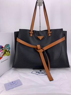 Новая женская сумка на плечо из кожи черная Prada