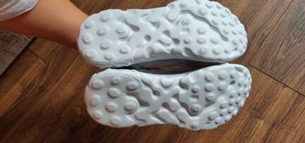 Кроссовки женские