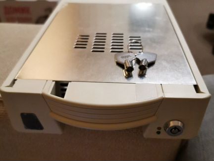 Переносной рэк для жёсткого HDD 3,5