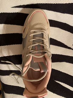 Кроссовки женские