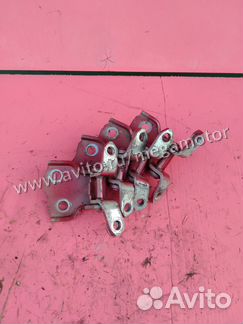 Петля двери Suzuki Jimny