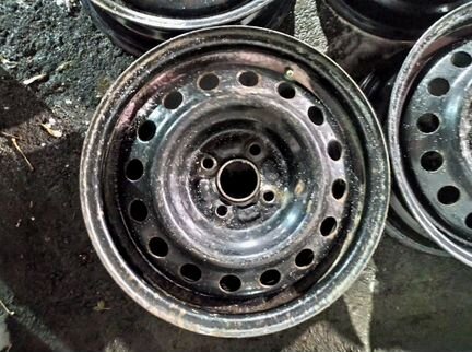 Диски бу оригинал R15 N на Hundai Kia