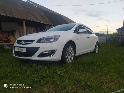 Opel Astra 1.6 МТ, 2013, битый, 136 500 км