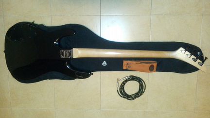 Бас гитара Kramer Striker+комбо+чехол+шнур+ремень