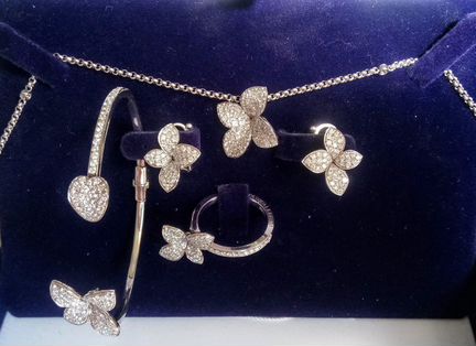 Золотой комплект с бриллиантами Pasquale Bruni