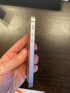 Телефон iPhone SE 32gb