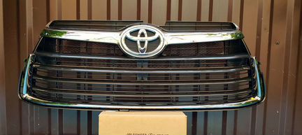 Решетка радиатора Toyota Highlander 2014-2017