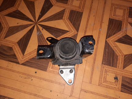 Опора двигателя правая Toyota Corolla