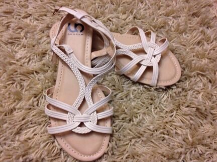 Босоножки белые