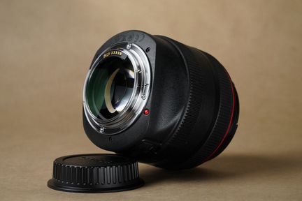 Canon EF 85mm f1.8 ii L