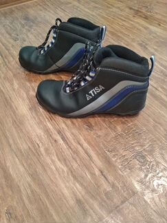 Лыжи и лыжные ботинки