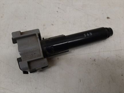 Форсунка омывателя фары передняя левая Toyota Land