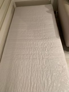 Матрас высота 11 см, 90 на 180 в отличном состояни