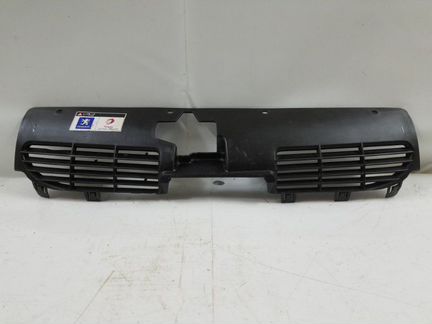 Решетка радиатора Peugeot 206