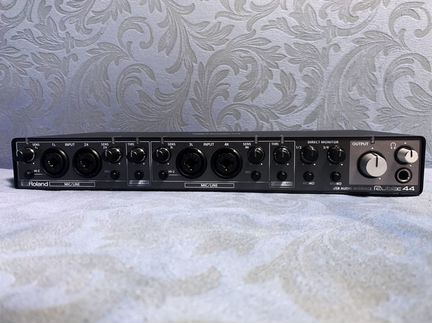 Внешняя звуковая карта Roland Rubix44