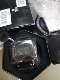 Часы Casio G-shock GM-5600B-1E